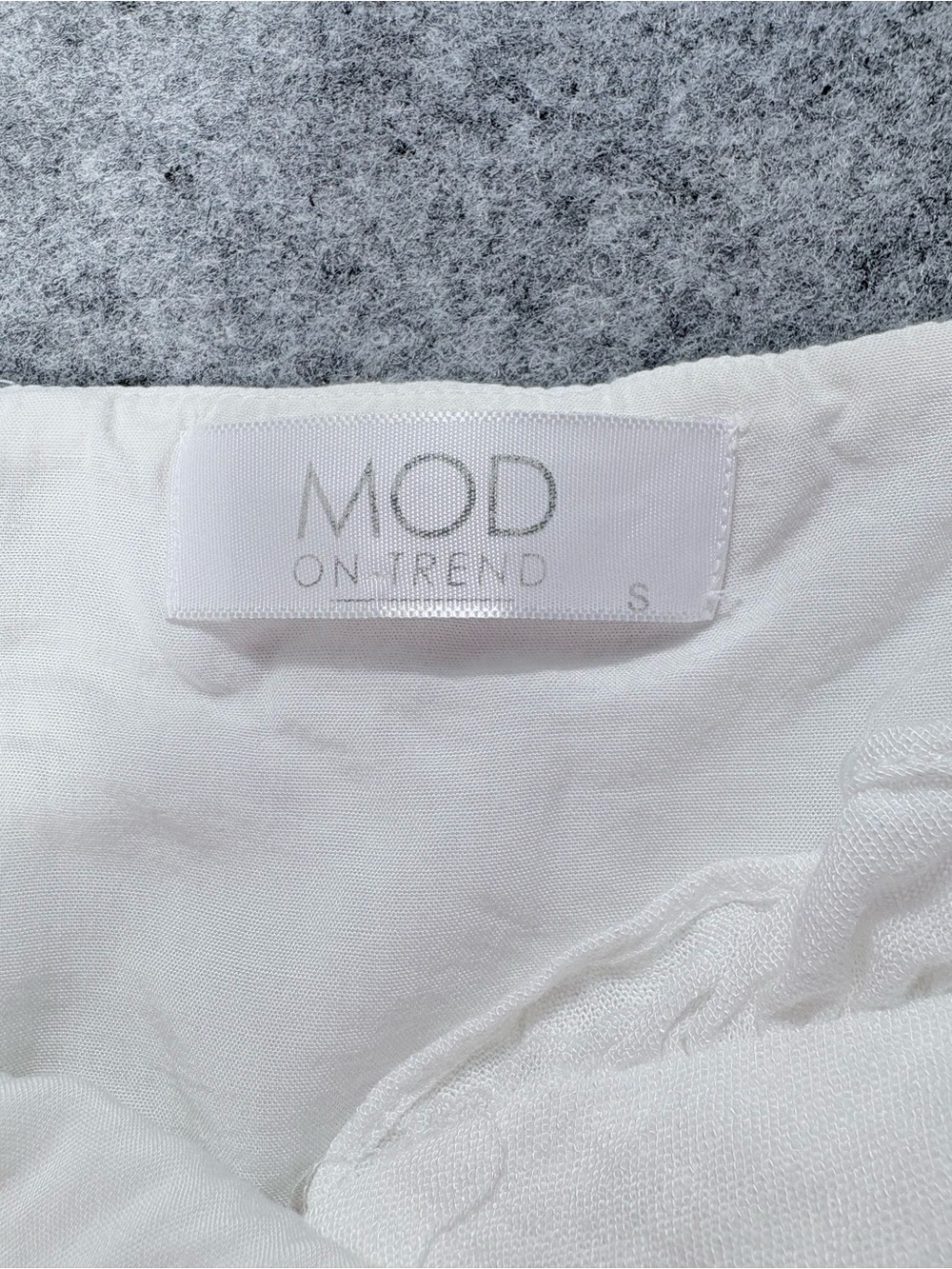 Mod on Trend White Ruched Ruffle Button Front Mini Dress Size Small - Picture 2 of 6